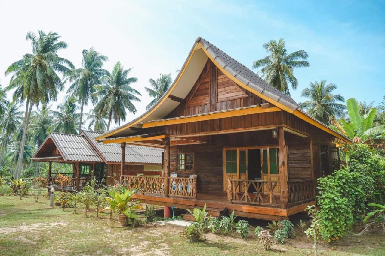 Kohjum Freedom Resort Koh Jum Exterior foto