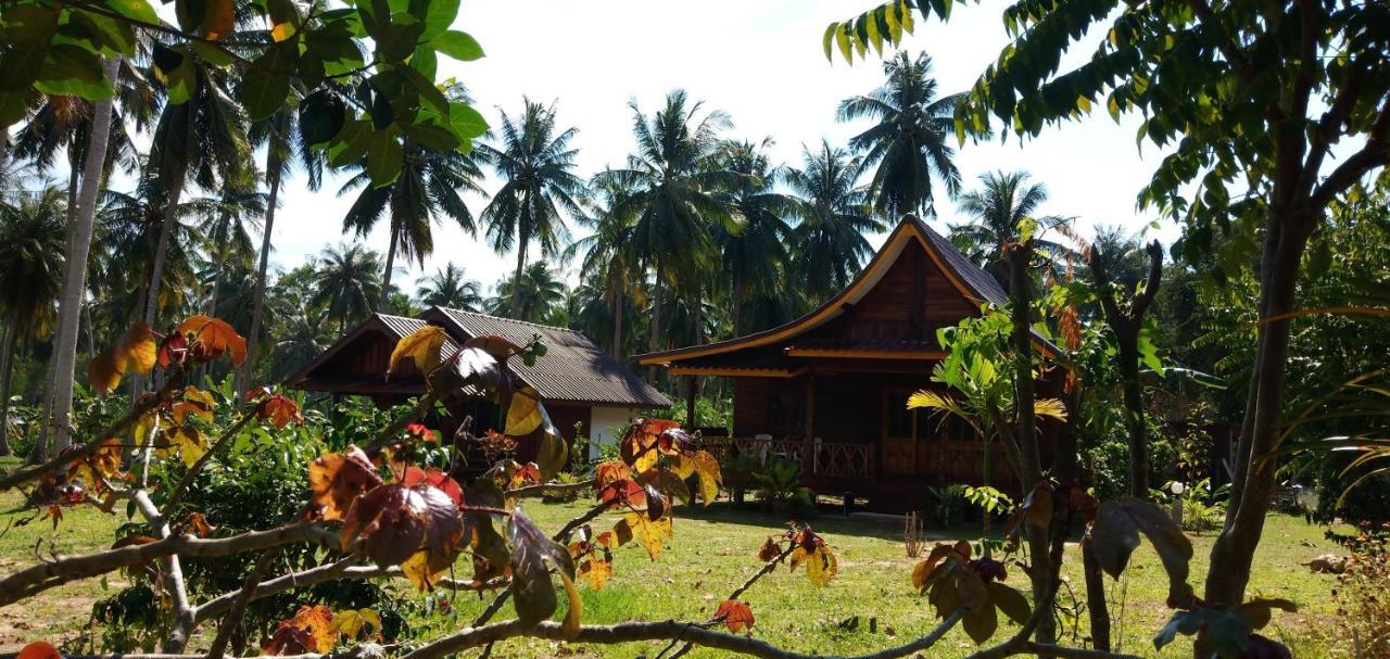 Kohjum Freedom Resort Koh Jum Exterior foto