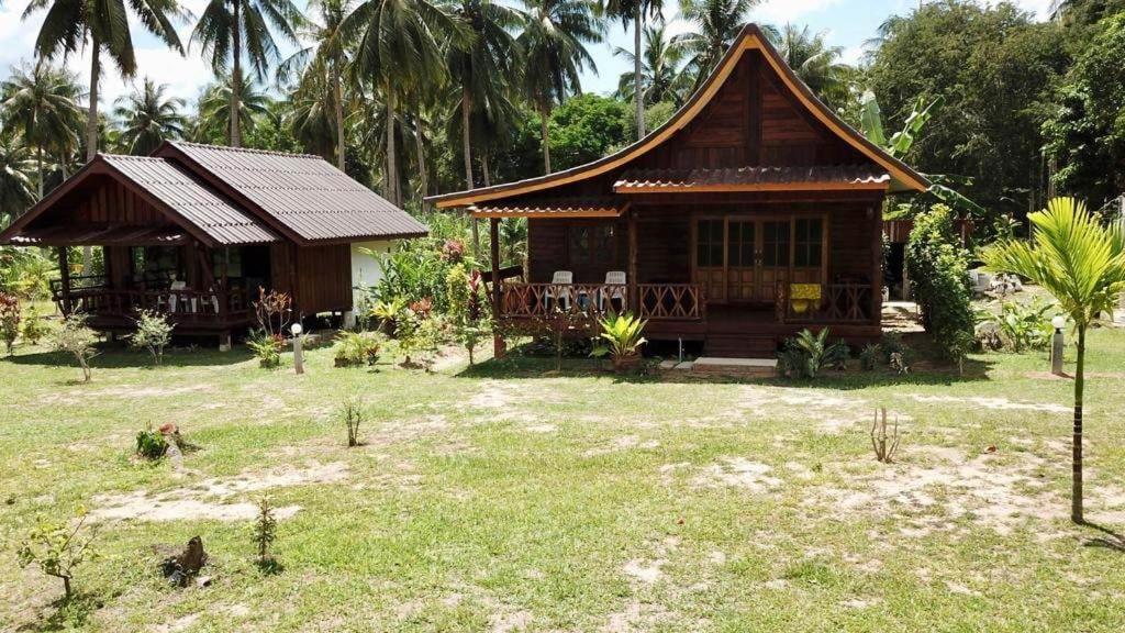 Kohjum Freedom Resort Koh Jum Exterior foto