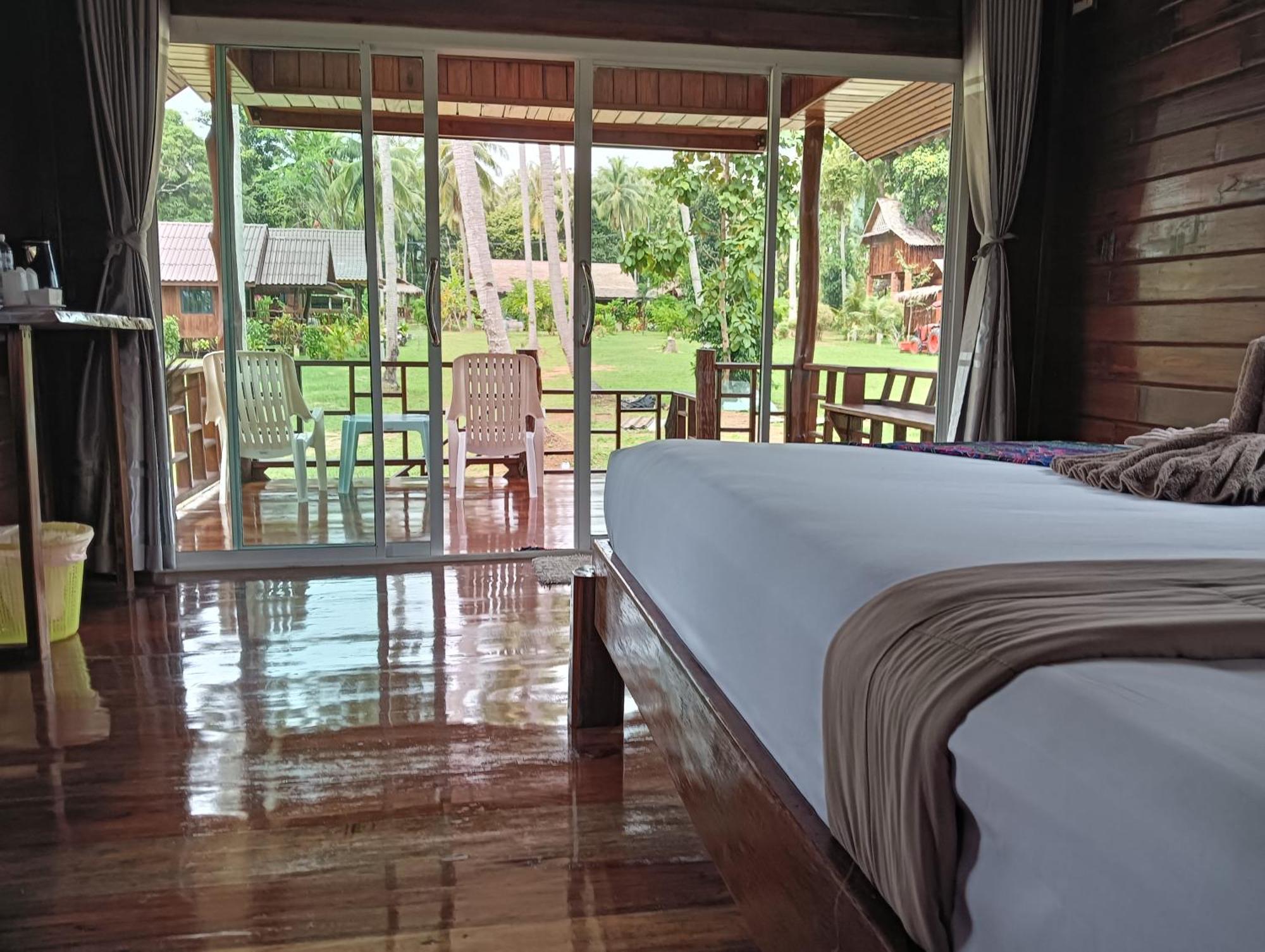 Kohjum Freedom Resort Koh Jum Exterior foto