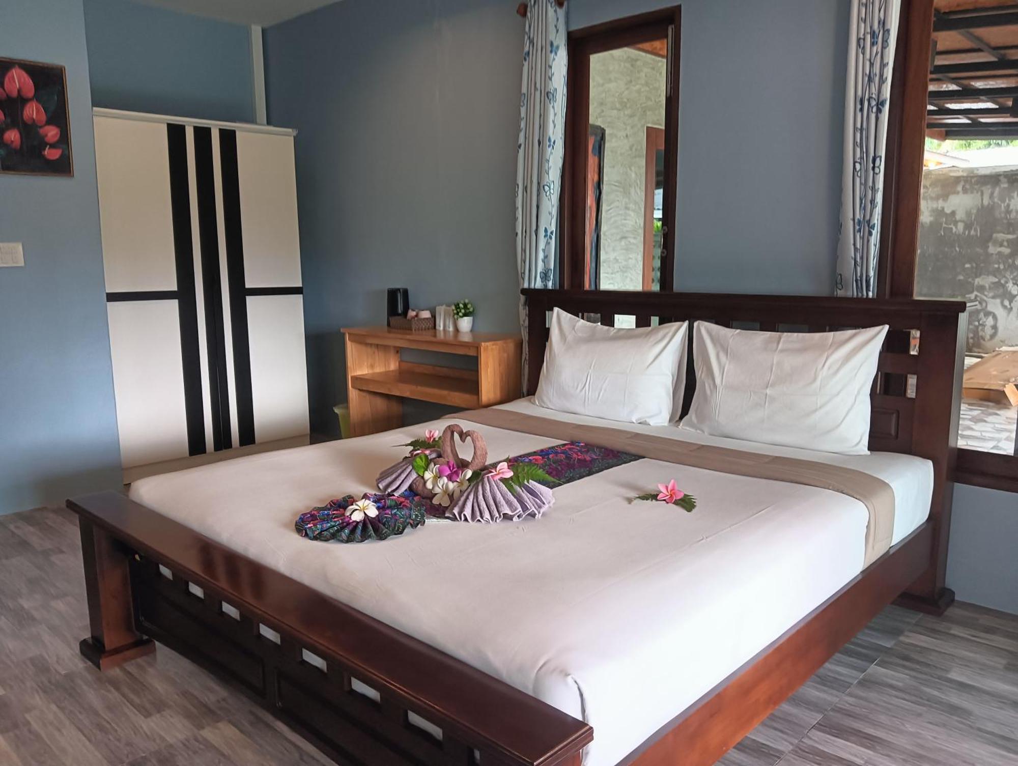 Kohjum Freedom Resort Koh Jum Exterior foto