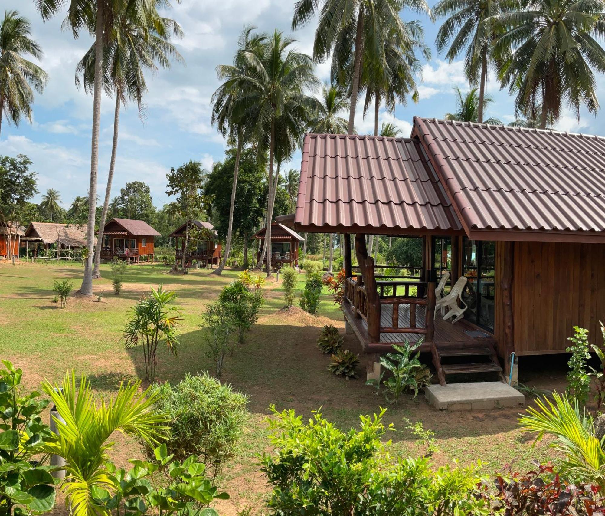 Kohjum Freedom Resort Koh Jum Exterior foto